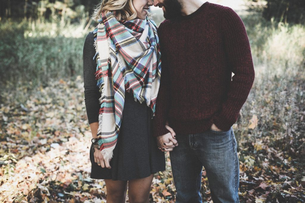 Date nights are so important to have! But sometimes it just seems out of the budget... Here are 43 fun and frugal date ideas to try with your sweetie!