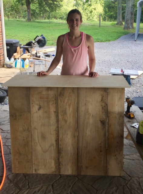 See how I built a DIY Folding Craft Fair Checkout Stand with scrap wood and $0. Ring up customer and package gifts on your own checkout stand!