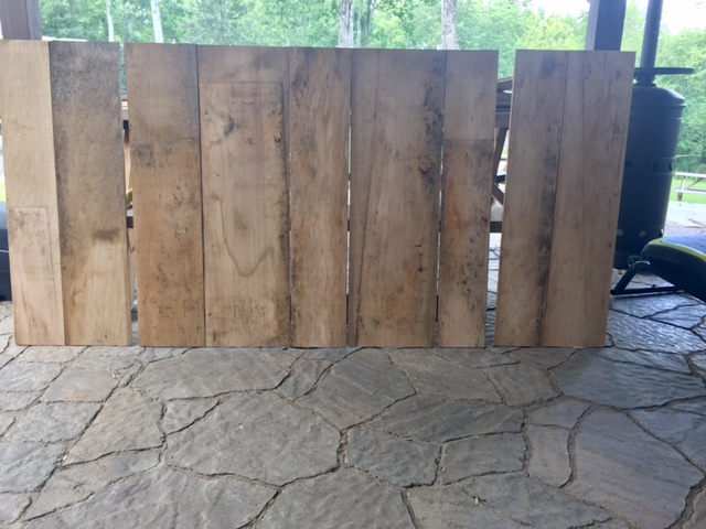 See how I built a DIY Folding Craft Fair Checkout Stand with scrap wood and $0. Ring up customer and package gifts on your own checkout stand!