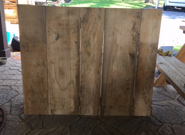 See how I built a DIY Folding Craft Fair Checkout Stand with scrap wood and $0. Ring up customer and package gifts on your own checkout stand!