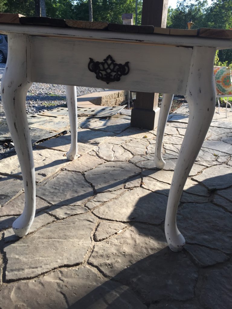 Rustic Side Table Makeover complete with a rustic finish and pallet wood top. I love the way it turned out! It looks rustic and has great farmhouse style!