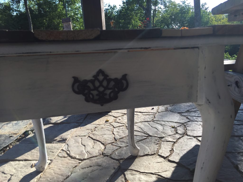 Rustic Side Table Makeover complete with a rustic finish and pallet wood top. I love the way it turned out! It looks rustic and has great farmhouse style!