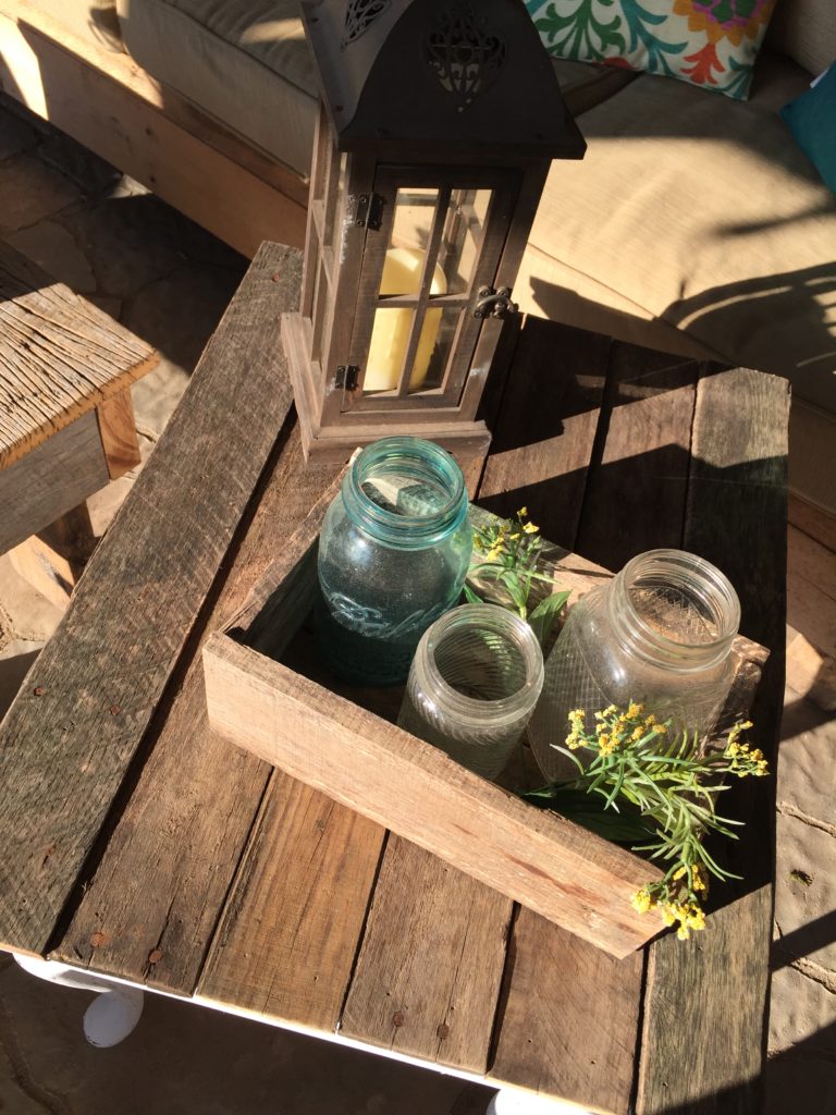 Rustic Side Table Makeover complete with a rustic finish and pallet wood top. I love the way it turned out! It looks rustic and has great farmhouse style!