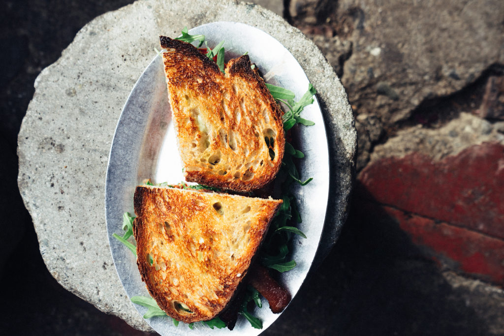 Easy lunch ideas to break away from the drive thru. Try one of these 13 easy lunch ideas to pack your own lunch and save money! Easy lunch ideas to break away from the drive thru. Try one of these 13 easy lunch ideas to pack your own lunch and save money!