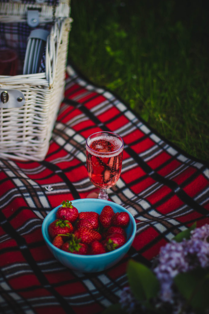 12 frugal fall date ideas to make sure you have a fun and sweet season with your special someone! Try one or all of these date ideas this fall! 