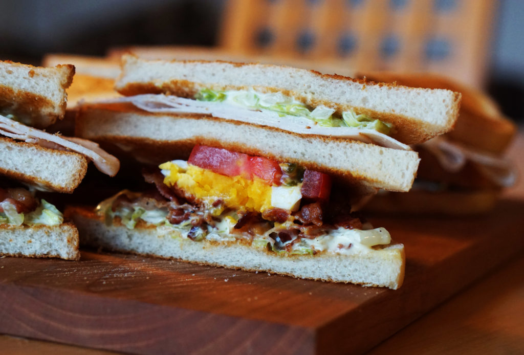 Easy lunch ideas to break away from the drive thru. Try one of these 13 easy lunch ideas to pack your own lunch and save money! Easy lunch ideas to break away from the drive thru. Try one of these 13 easy lunch ideas to pack your own lunch and save money!
