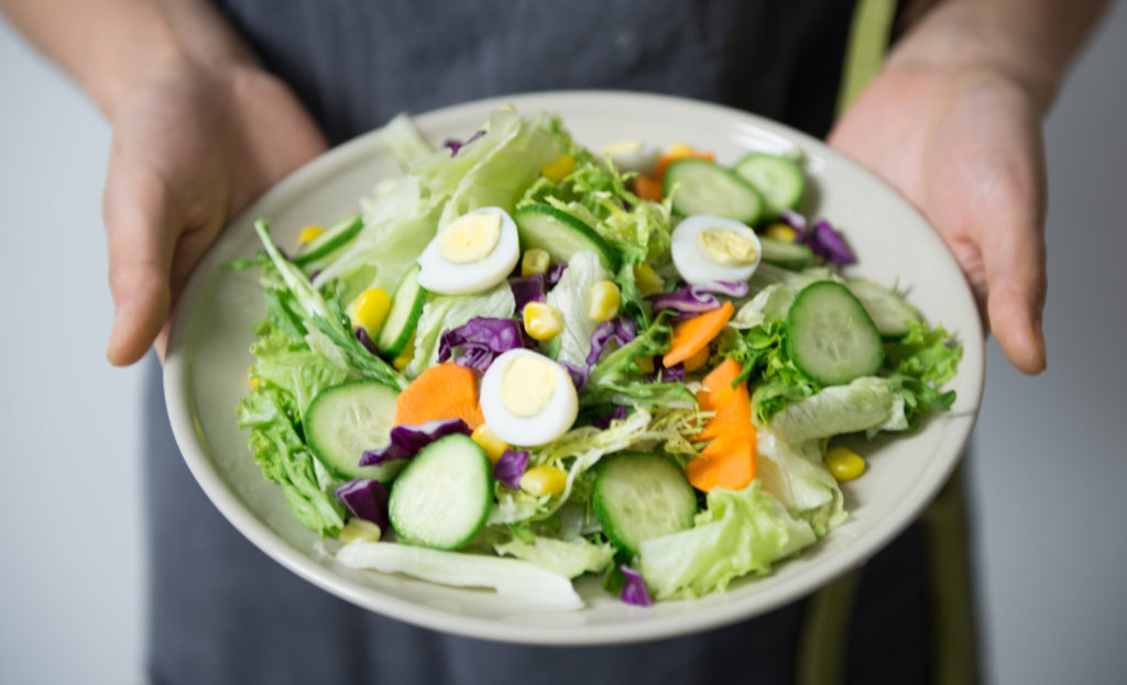 Easy lunch ideas to break away from the drive thru. Try one of these 13 easy lunch ideas to pack your own lunch and save money! Easy lunch ideas to break away from the drive thru. Try one of these 13 easy lunch ideas to pack your own lunch and save money!