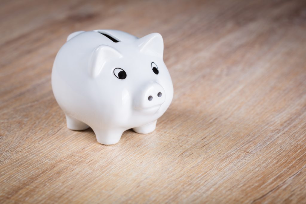 These 10 lazy ways to save money are essential if you want to save money and stay in budget, but don't have the time or energy to do so.
