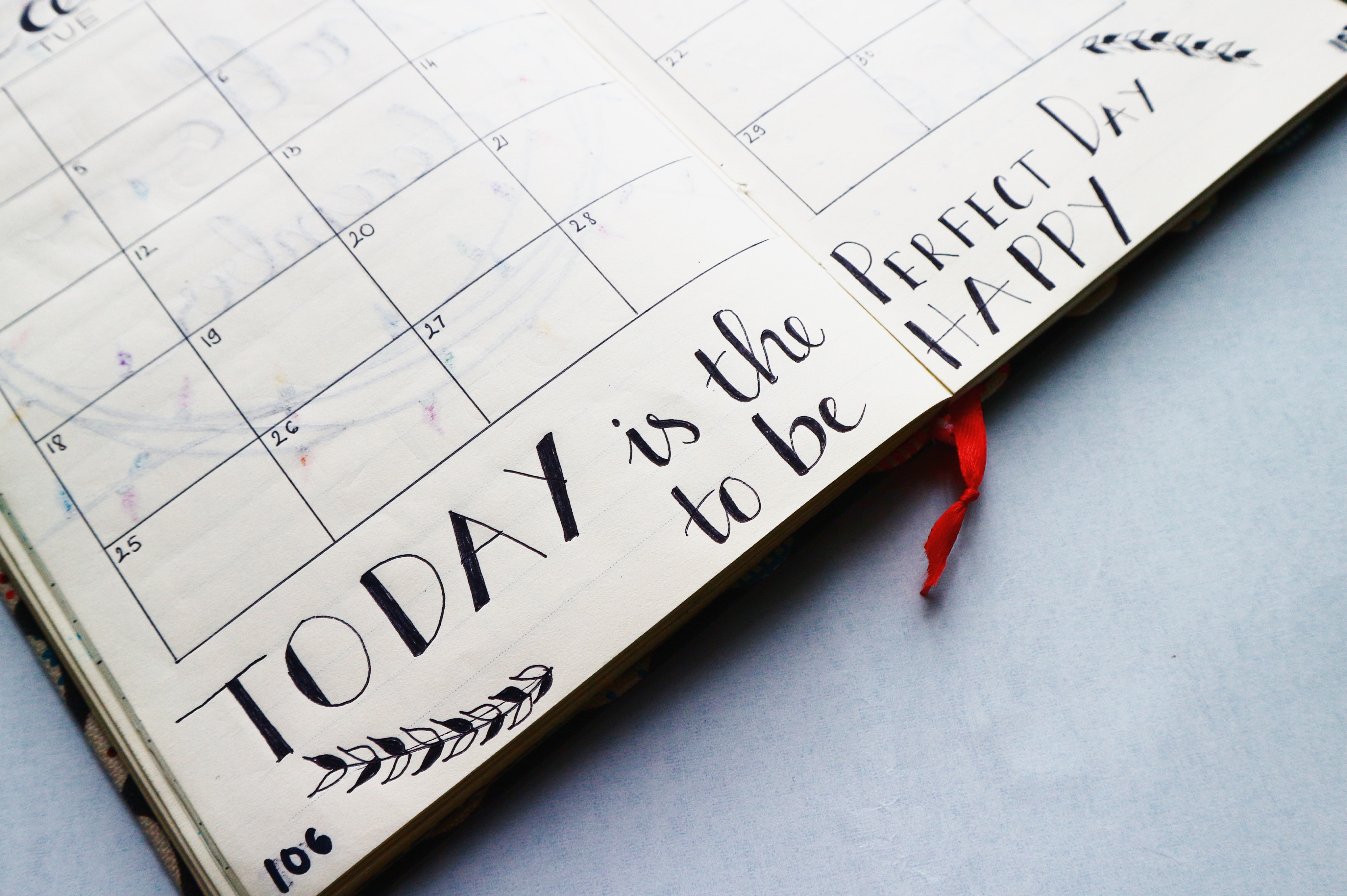 Plan your best year ever in 2019 with these 21 tips. Take action in your life, set big goals, and know your priorities. These are the best tips to have the best year ever in 2019. 