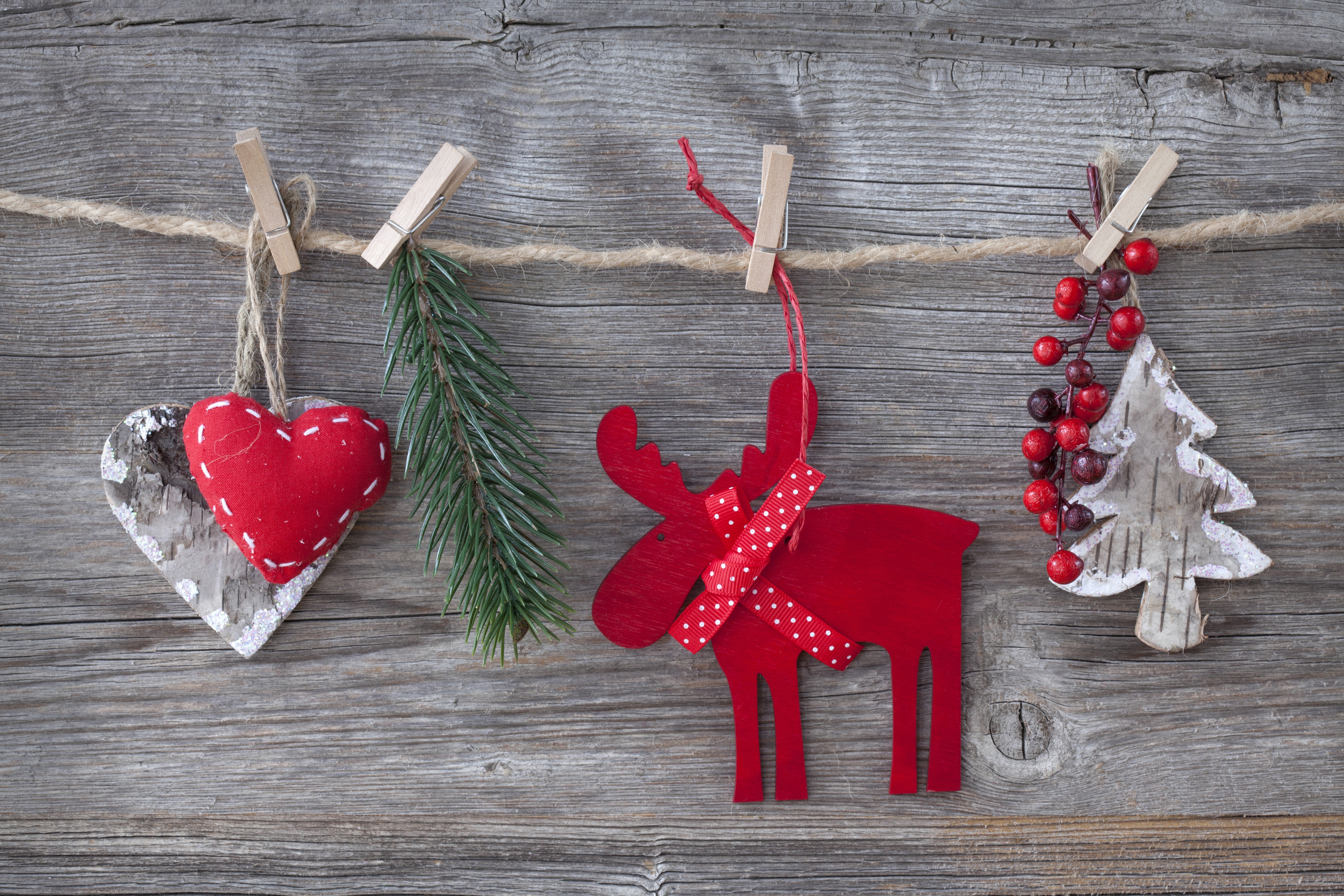 The holidays can get expensive, but they don't have to. These are my favorite ways to save money on Christmas gifts. Get creative and play games, give DIY gifts, or set price limits.