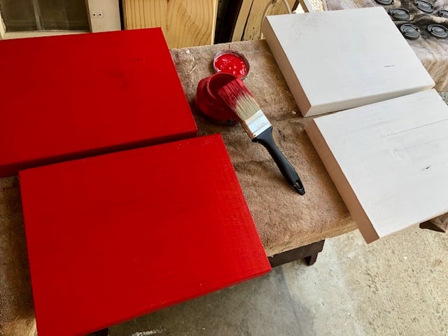 Make your own DIY 4th of July wood sign with this simple tutorial. Decorate for your 4th of July party in style. Budget friendly 4th of July decorations!