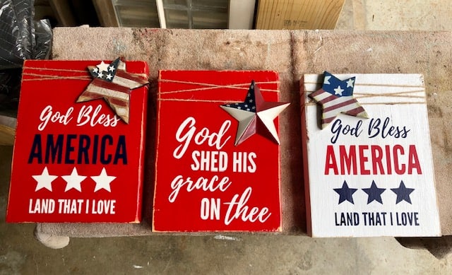 Make your own DIY 4th of July wood sign with this simple tutorial. Decorate for your 4th of July party in style. Budget friendly 4th of July decorations!