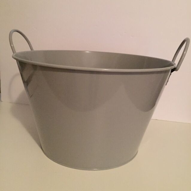 This is a great beginner project for Cricut crafters! Learn how to make a monogram drink bucket for a gift basket, bridal shower, or party drink bucket!