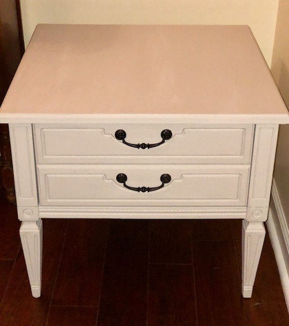 Love this yard sale side table makeover! If you are interested in buying yard sale items to flip for profit, you have to check out this post!