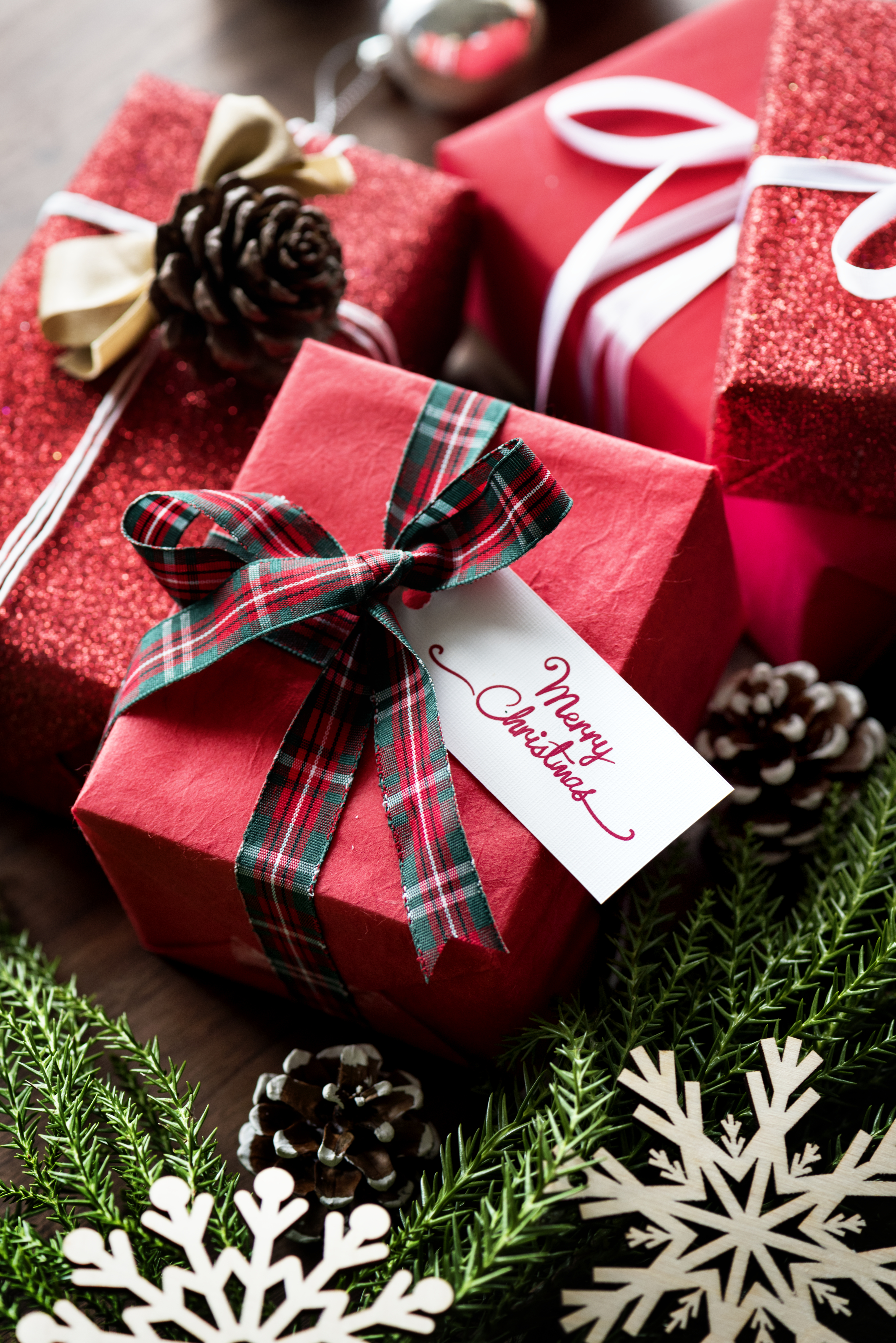Looking to save some money on Christmas gifts this year, but want to give something special? Try one of these DIY Christmas gifts under $20!