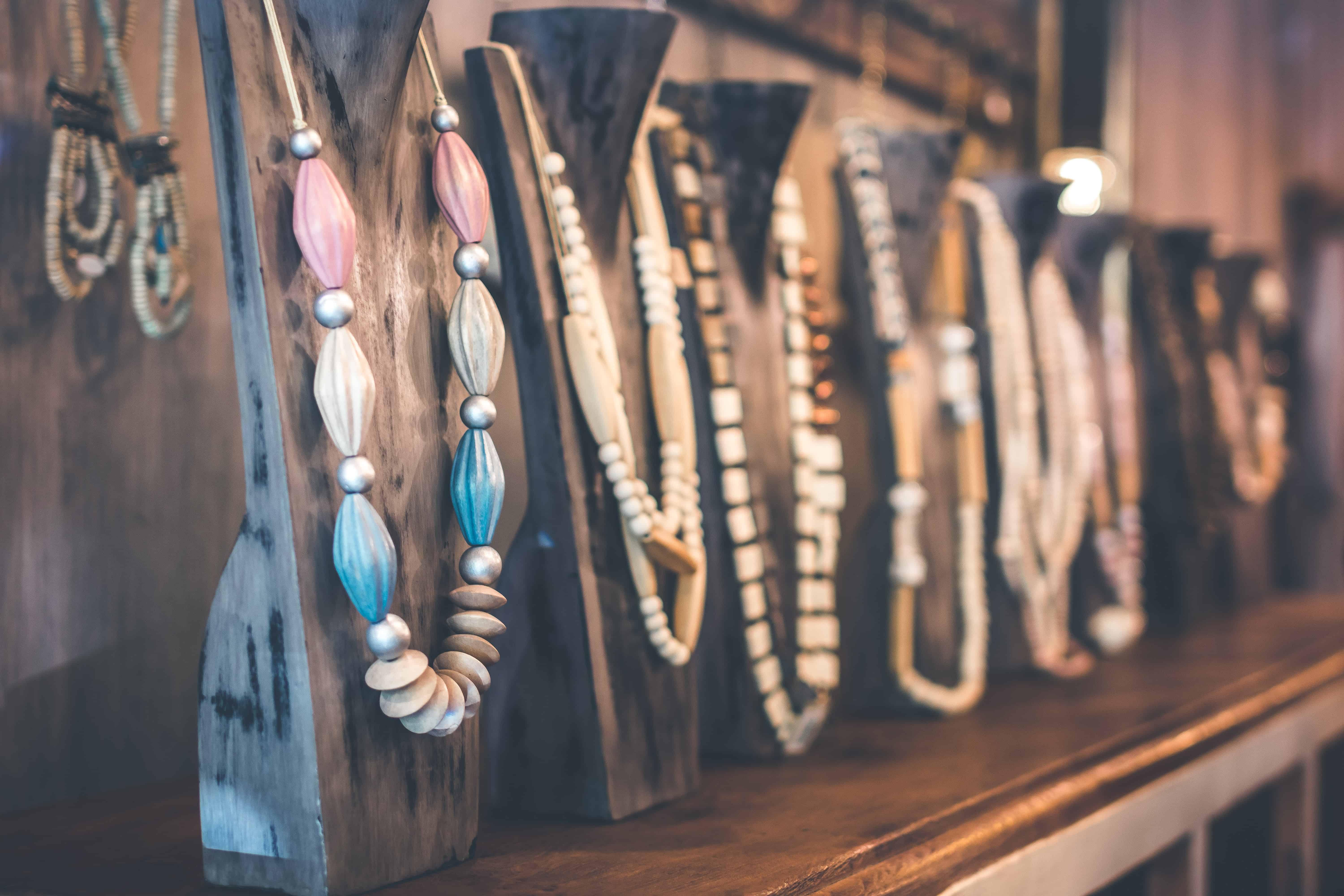 These unique and easy craft ideas to make and sell will help you build your handmade business to make some extra cash! Check out these DIY crafts to sell!