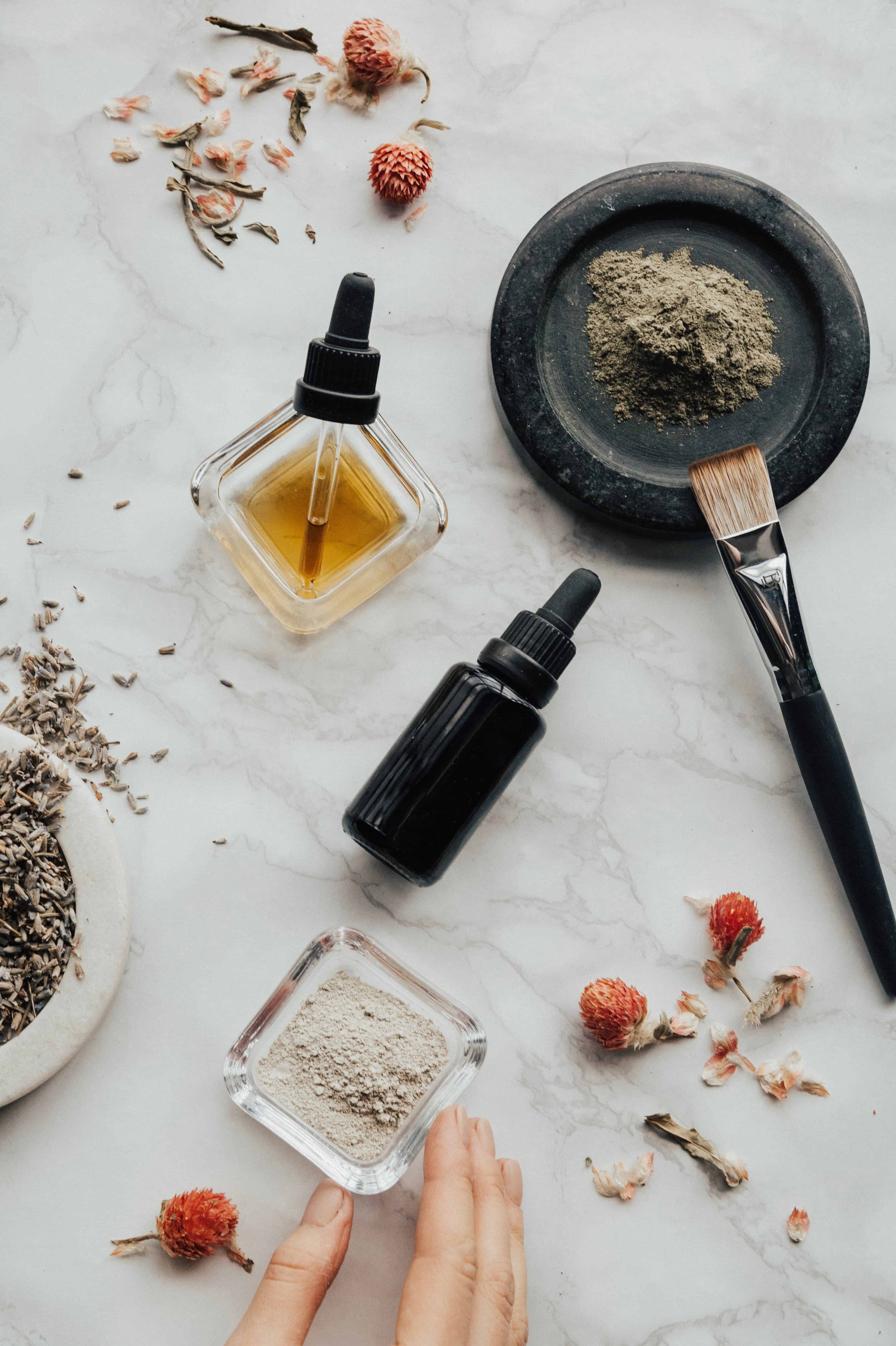 These unique and easy craft ideas to make and sell will help you build your handmade business to make some extra cash! Check out these DIY crafts to sell!
