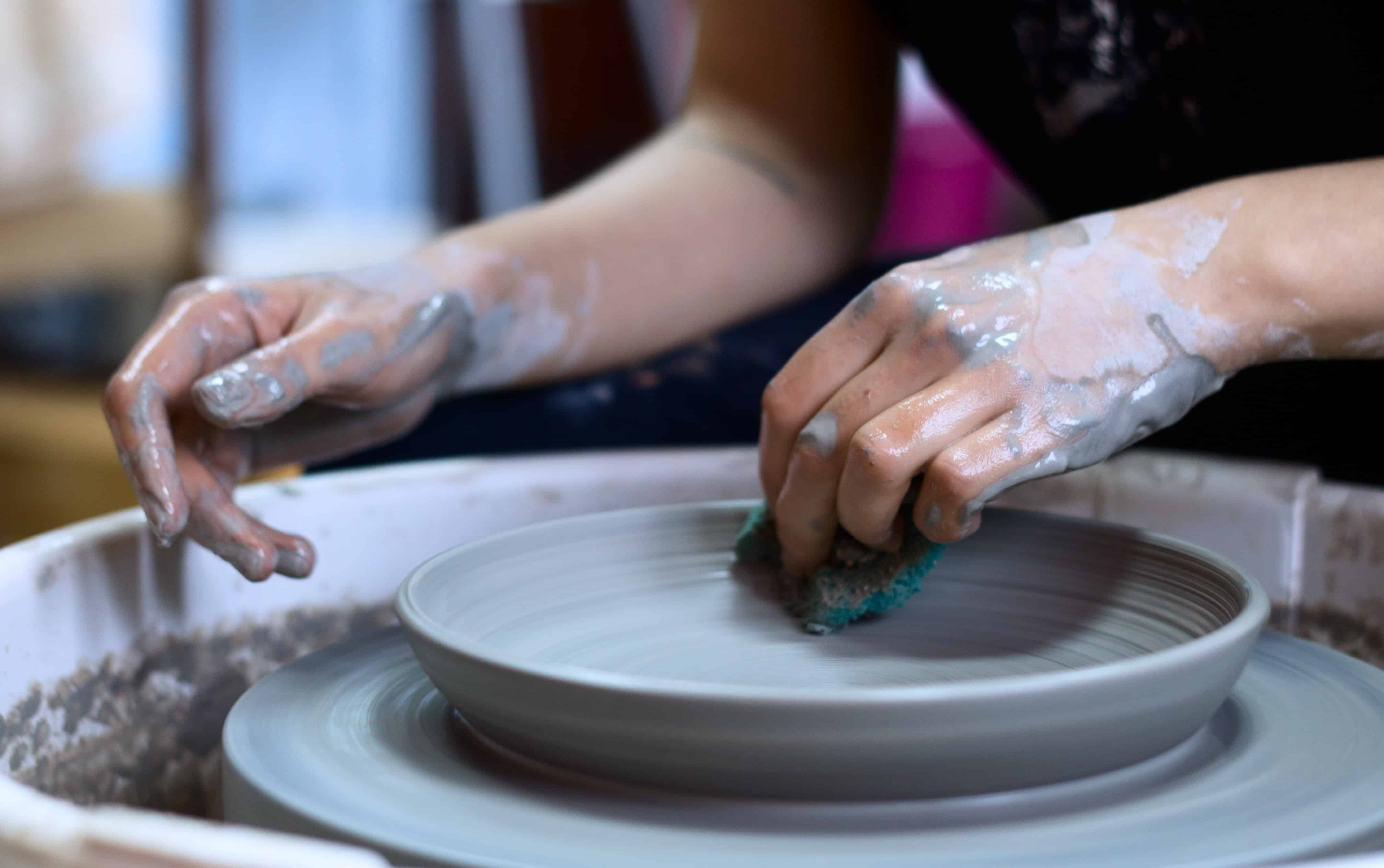 These unique and easy craft ideas to make and sell will help you build your handmade business to make some extra cash! Check out these DIY crafts to sell!
