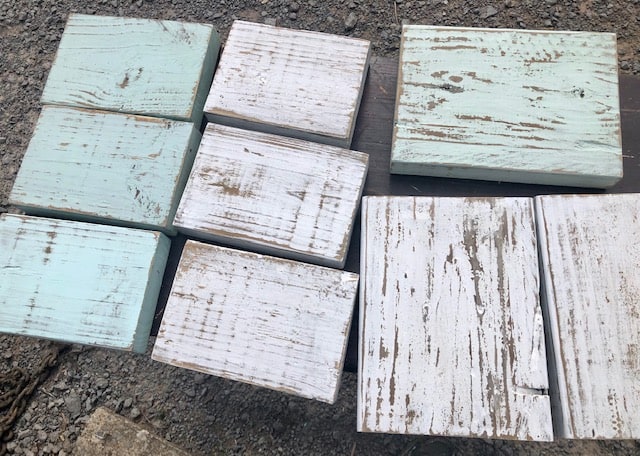 Looking for ideas to use scrap wood? This DIY scrap wood picture frames tutorial is the perfect cheap and easy craft project. You can make these to sell, give as gifts, or decorate your home.