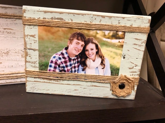 Looking for ideas to use scrap wood? This DIY scrap wood picture frames tutorial is the perfect cheap and easy craft project. You can make these to sell, give as gifts, or decorate your home.