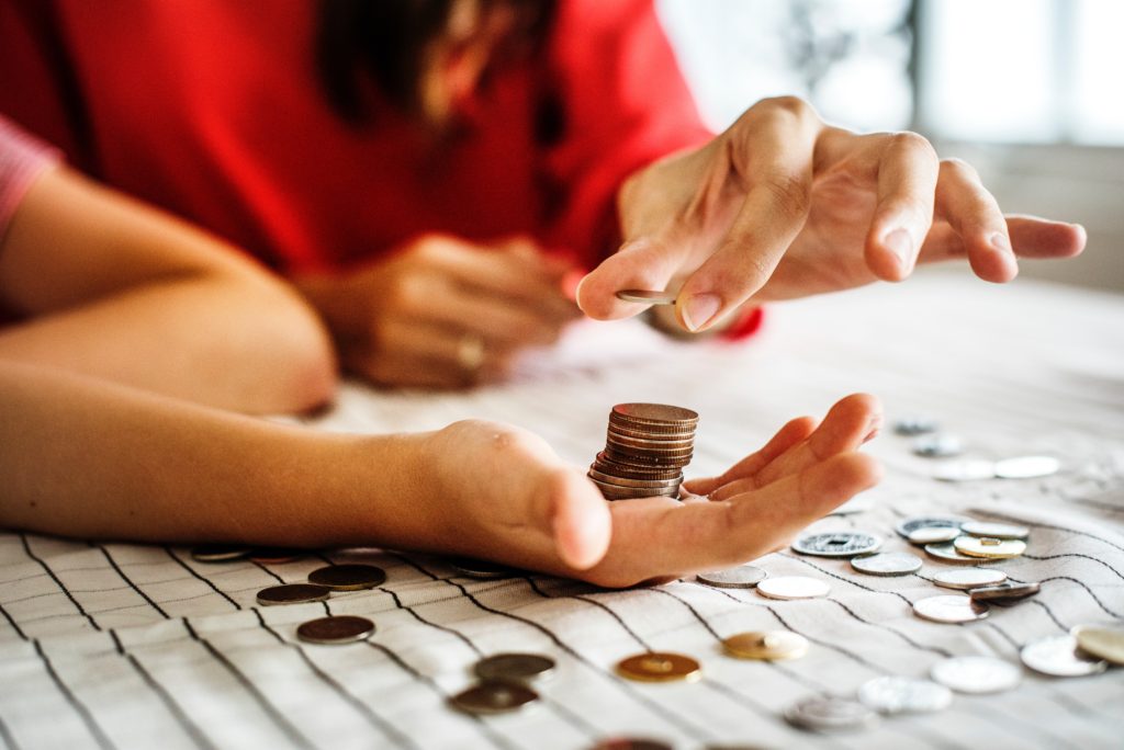 Learn the 5 tips for how to avoid impulse purchases when shopping online or in store. Save more money and stop spending impulsively. 