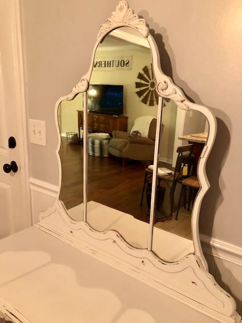 Check out this farmhouse DIY vanity makeover painted project! Perfect for a bathroom or bedroom. Great inspiration for dresser makeovers!