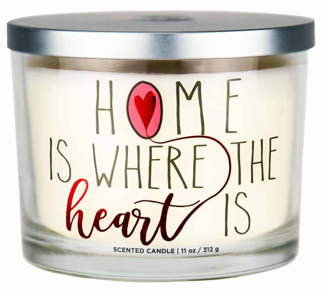 These 15 new homeowner gift ideas are perfect for a housewarming party to congraulate new homeowners. Candles, door mat, food, wine, wreaths, and more!