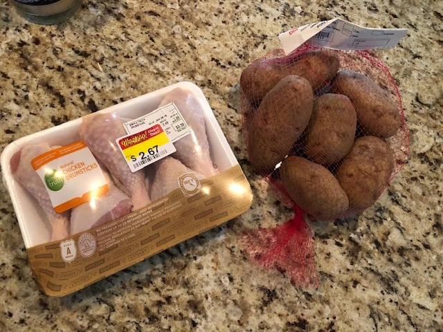 
Read these 8 ways to save on produce to feed your family healthy dinners and save money on your grocery bill. Aldi and Kroger have great produce deals.

