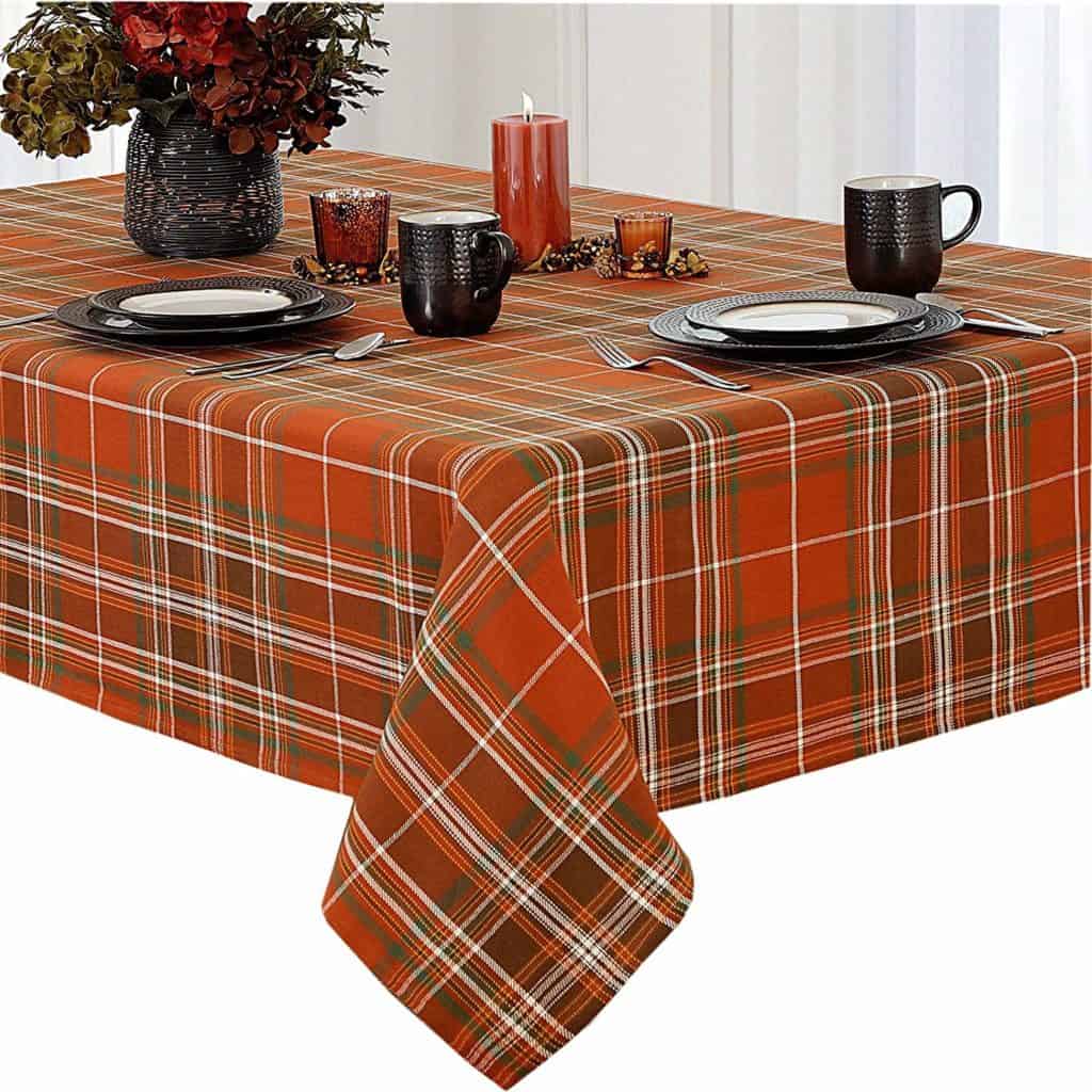 These Thanksgiving table decor ideas are simple, elegant, festive, and on a budget. Look through these ideas for DIY ideas and place setttings.