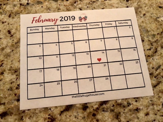 These menu ideas for a monthly meal plan are so good! Make a meal plan that's healthy and feeds the whole family or just for two on a budget.