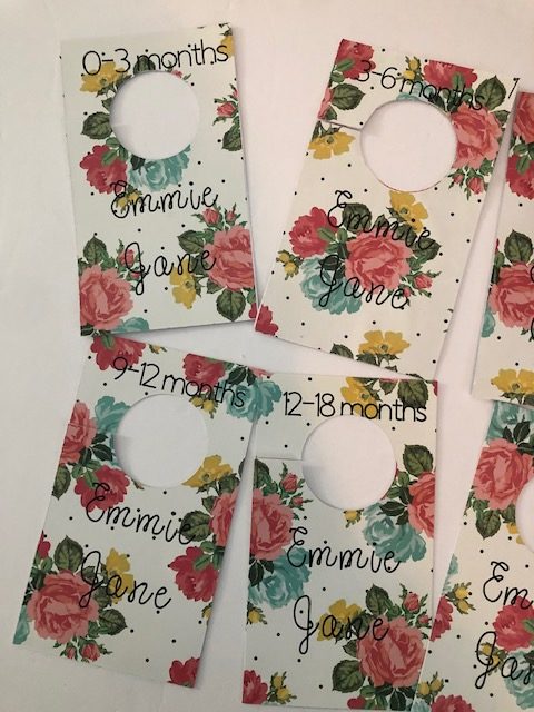 Learn how to make your own DIY closet dividers to organize your baby's or kid's clothes by size. These hanging dividers are perfect for nursery organization