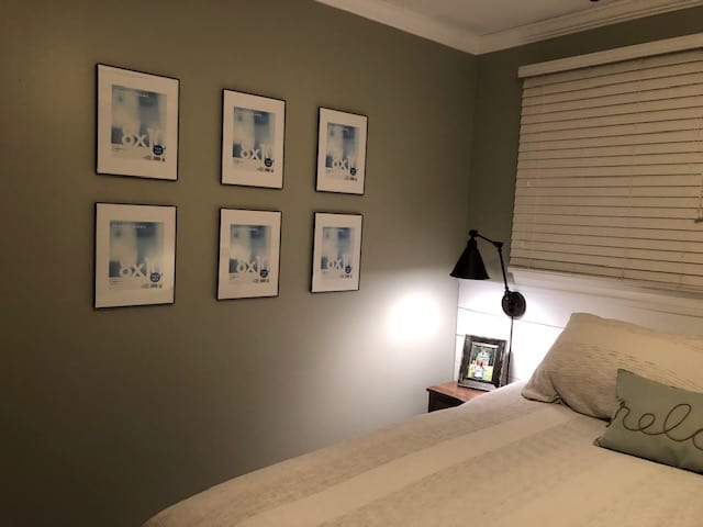 See how we made a DIY cheap gallery wall with these affordable Walmart frames. Perfect for a bedroom, hallway, living room, or kitchen.
