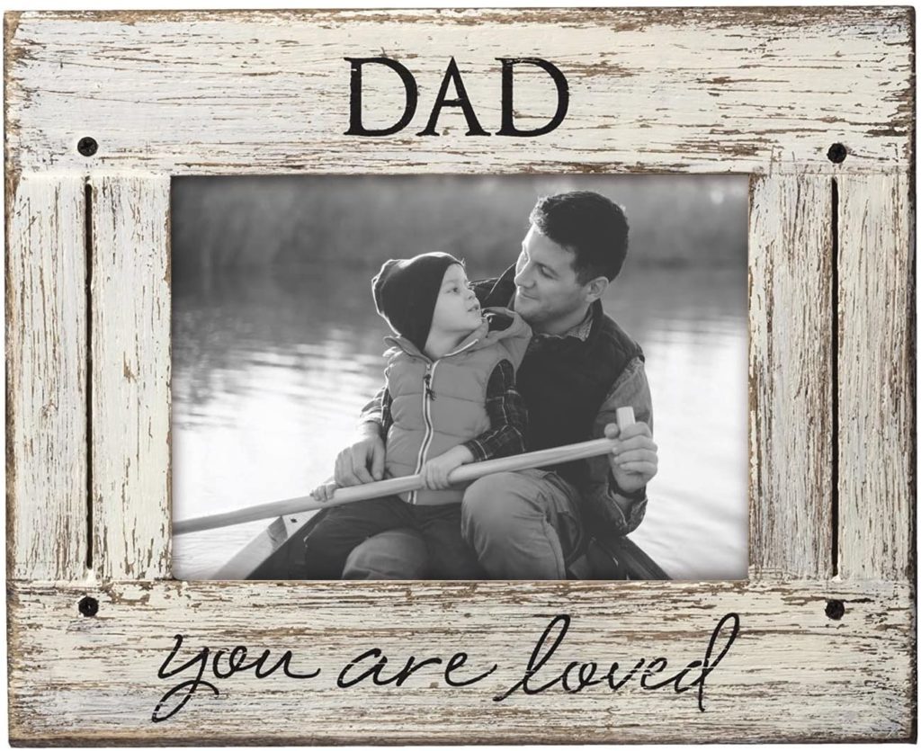 Check out this list of 21 first Father's Day gift ideas to find the perfect gift for new dads. Personalized gifts, custom photo gifts, and more!