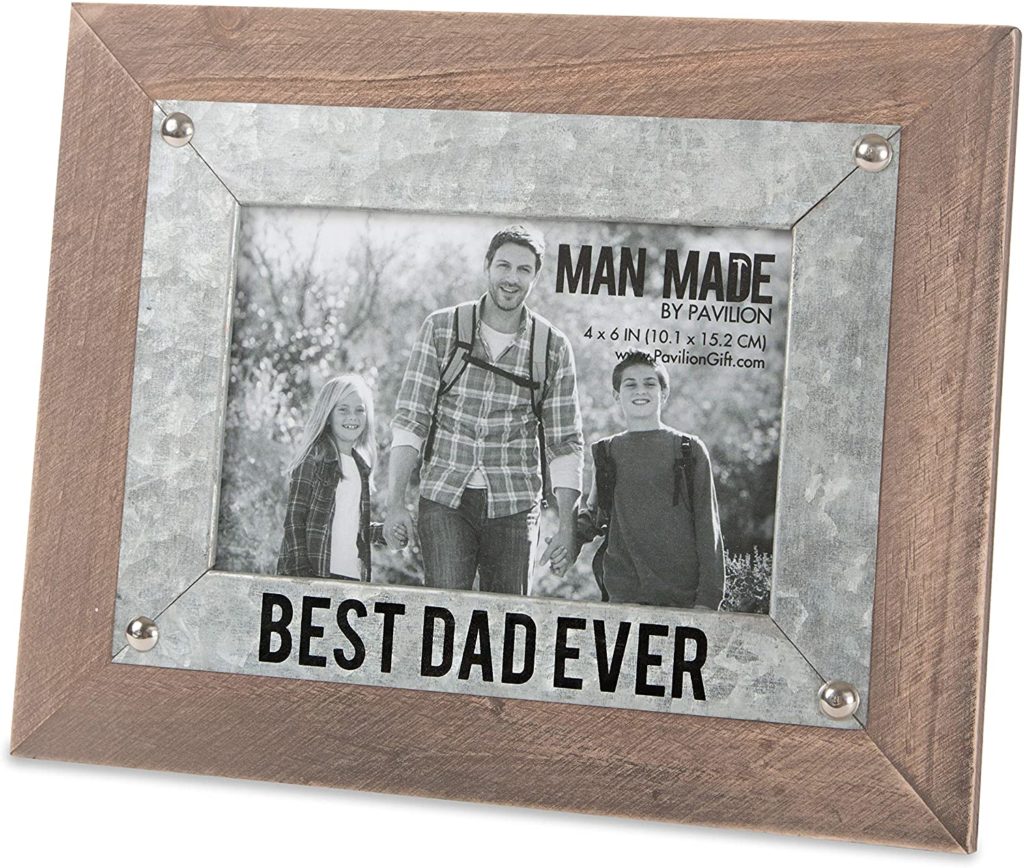 Check out this list of 21 first Father's Day gift ideas to find the perfect gift for new dads. Personalized gifts, custom photo gifts, and more!