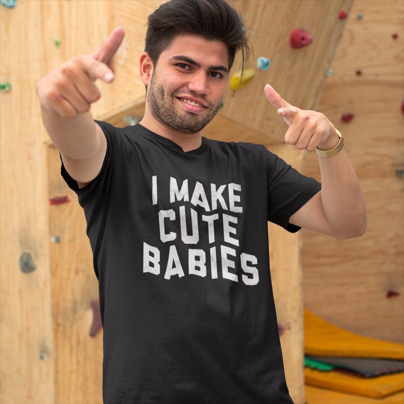 Check out this list of 21 first Father's Day gift ideas to find the perfect gift for new dads. Personalized gifts, custom photo gifts, and more!