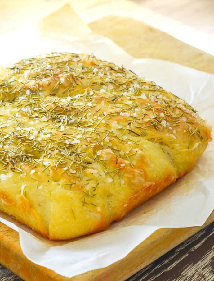 Make your own bread with these easy homemade bread recipes today. No knead, no yeast, flatbread, wheat, white, rolls, and dutch oven recipes!