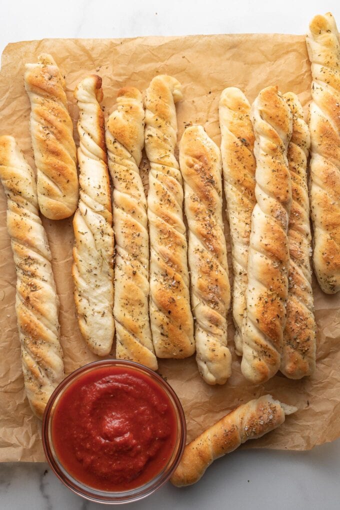 Make your own bread with these easy homemade bread recipes today. No knead, no yeast, flatbread, wheat, white, rolls, and dutch oven recipes!