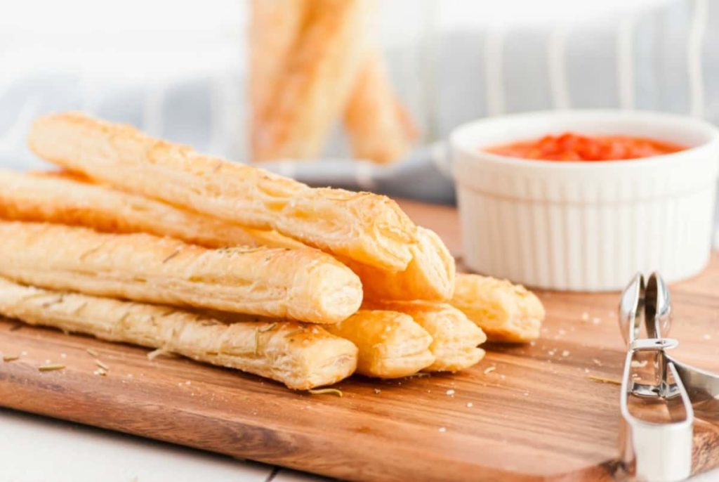 Make your own bread with these easy homemade bread recipes today. No knead, no yeast, flatbread, wheat, white, rolls, and dutch oven recipes!