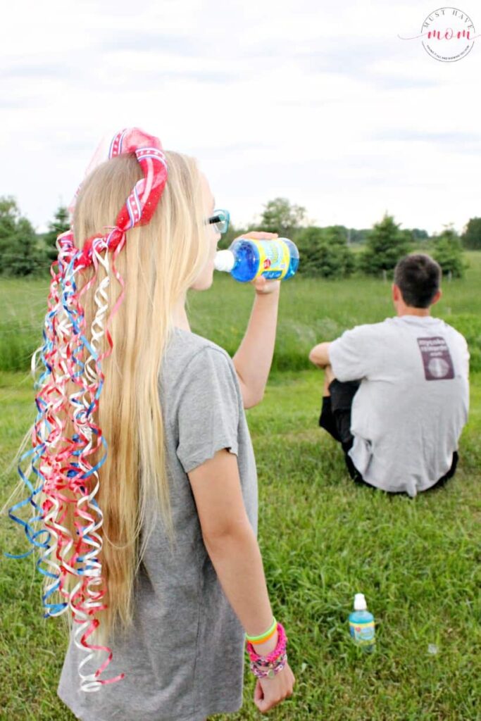 These fun and easy patriotic crafts are perfect DIY projects and ideas for the 4th of July. Make these for a party or patriotic home decor!