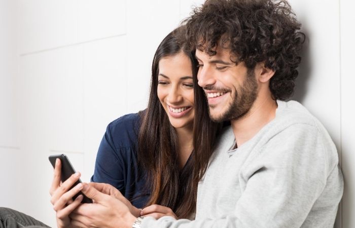 Want to learn how to save money on your cell phone plan? Tello is the best frugal cell phone plan that can help you cut your cell phone bill in half!