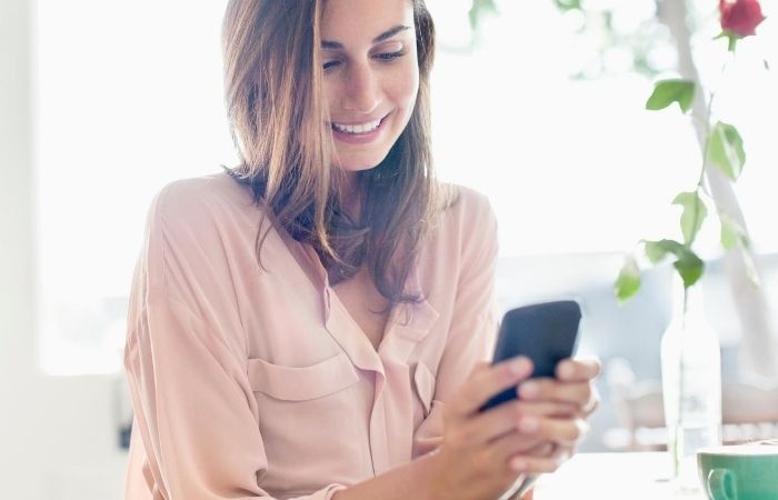 Want to learn how to save money on your cell phone plan? Tello is the best frugal cell phone plan that can help you cut your cell phone bill in half!