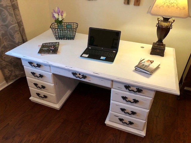 Learn how to sell furniture fast and make some extra money! Use Facebook to sell your used, old, or antique furniture quickly and make extra cash.