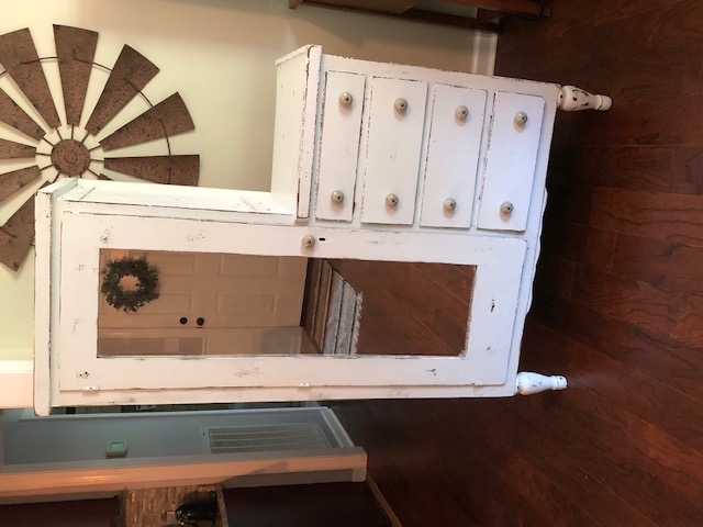 Learn how to sell furniture fast and make some extra money! Use Facebook to sell your used, old, or antique furniture quickly and make extra cash.