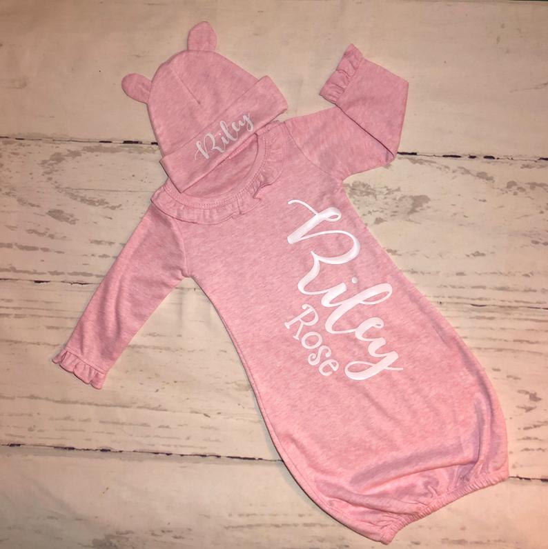 These are the best baby girl gift ideas! I love these cute, unique gifts - especially the personalized gifts with names and monograms!