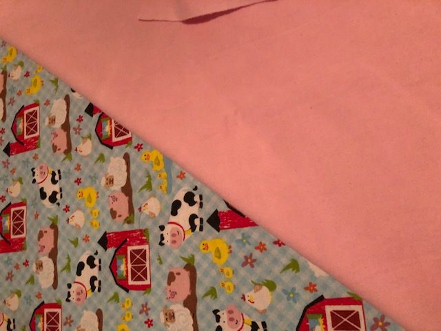 Make your own DIY baby play mat with this fun and easy beginner sewing step by step tutorial. Make one for your child or a special baby gift!