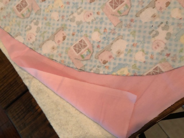 Make your own DIY baby play mat with this fun and easy beginner sewing step by step tutorial. Make one for your child or a special baby gift!
