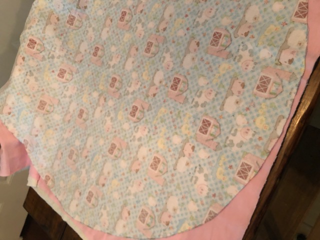 Make your own DIY baby play mat with this fun and easy beginner sewing step by step tutorial. Make one for your child or a special baby gift!