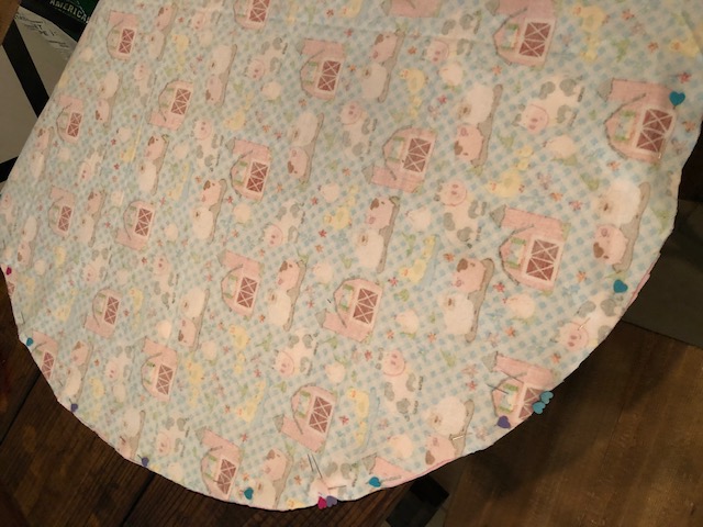 Make your own DIY baby play mat with this fun and easy beginner sewing step by step tutorial. Make one for your child or a special baby gift!