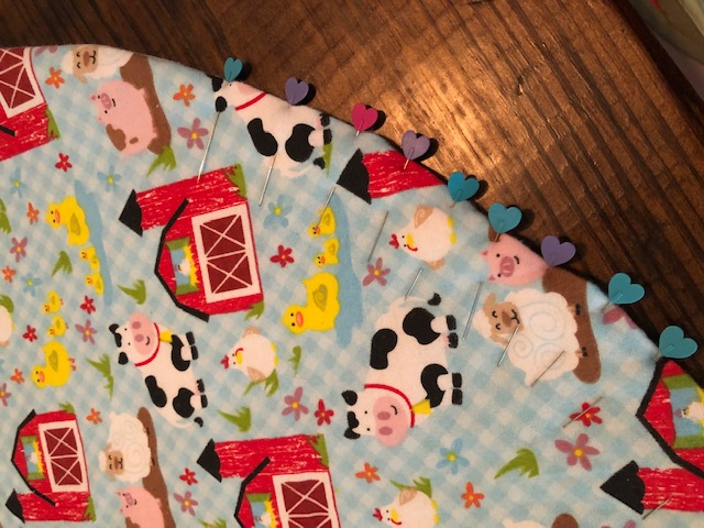 Make your own DIY baby play mat with this fun and easy beginner sewing step by step tutorial. Make one for your child or a special baby gift!