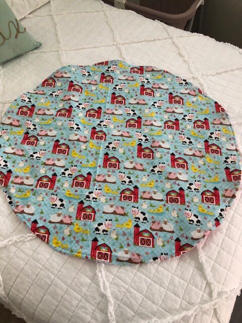 Make your own DIY baby play mat with this fun and easy beginner sewing step by step tutorial. Make one for your child or a special baby gift!